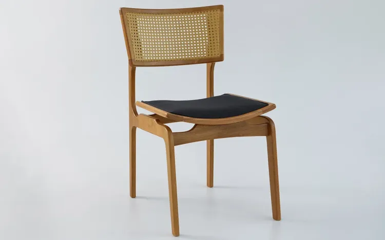 CADEIRA EM TELA SEXTAVADA PARA SALA DE JANTAR LUCIE VERNIZ AMÊNDOA E TEC. ALGODÃO PRETO 49X61X82,5 CM