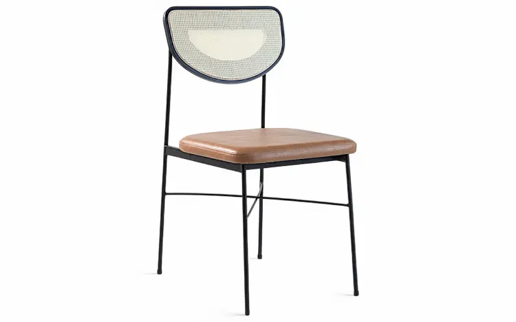 CADEIRA DE METAL EM TELINHA PARA SALA DE JANTAR CHLOE LACA PRETO E TEC. COURO SINTÉTICO CARAMELO 44X57X87 CM