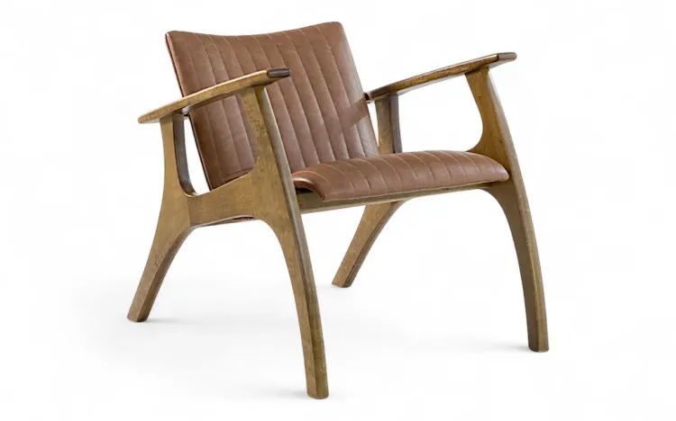 POLTRONA MODERNA ESTOFADA PARA ESCRITÓRIO SMITH MATELASSÊ VERNIZ AMENDOA TEC.029 COURO SINTÉTICO CARAMELO 69x83x74 CM