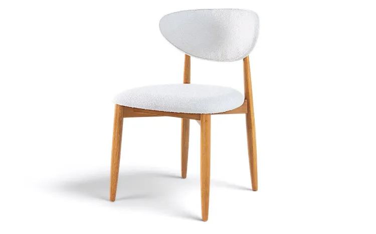 CADEIRA DE MADEIRA ESTOFADA TORNEADA ISIS VERNIZ AMÊNDOA E TEC. BOUCLE OFF WHITE 53X59X82CM