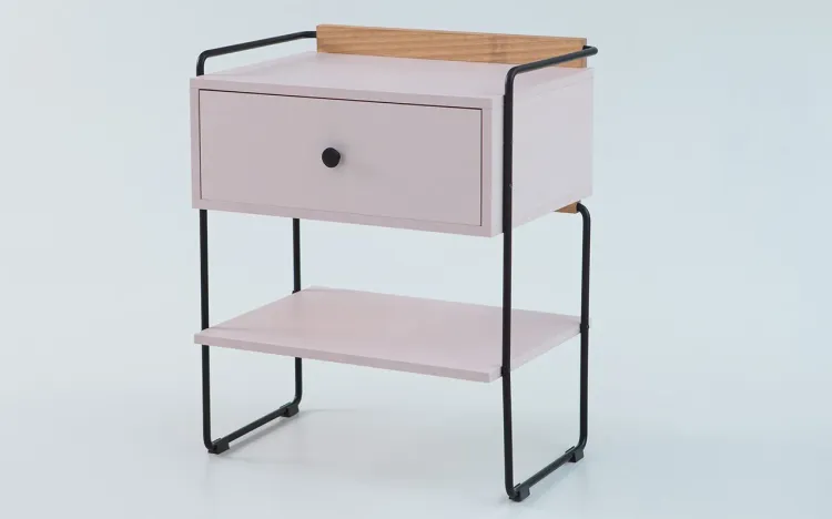 MESINHA LATERAL PARA QUARTO BEND MDF ROSA MILKSHAKE E PÉS METAL 52,5X37X64,5 CM