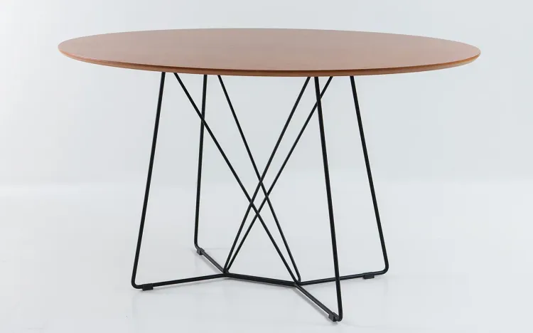 MESA DE JANTAR OVAL COM PÉS DE METAL BEND 135X90X75CM VERNIZ JATOBÁ