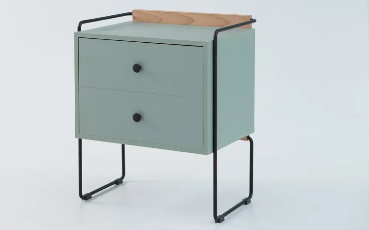 MESINHA DE CABECEIRA COM GAVETA BEND MDF VERDE CLARO E PÉS DE METAL 52,5X37X64,5 CM