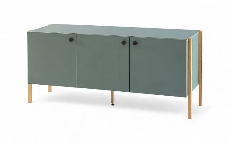 RACK PARA SALA TV 3 PORTAS NASH MDF VERDE ESCURO E PÉS DE MADEIRA TAUARI 124X41,5X56 CM